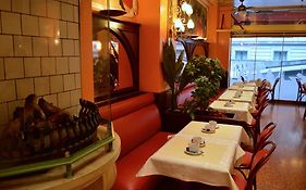 Hotel Matignon Grand Place  3*